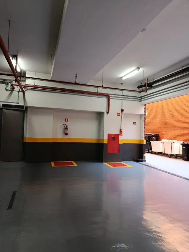 Pintura de piso de garagem — Almeida Reis