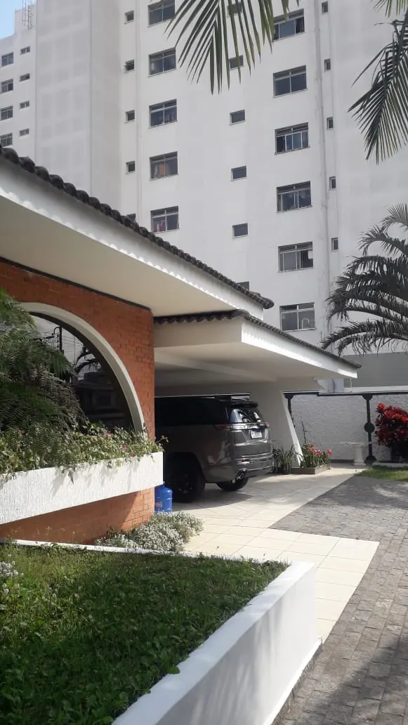 Área de acesso de condomínio — Almeida Reis